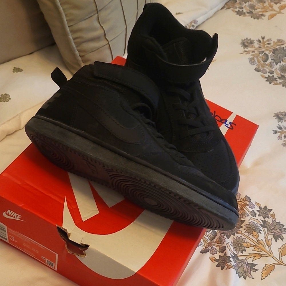 Nike Kids Black High-Top Sneakers Size 3y Nwot